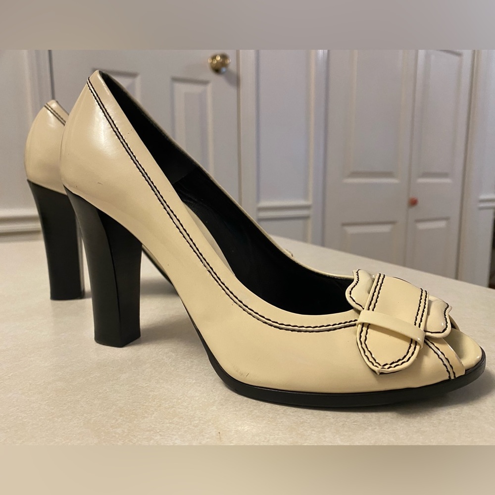 FENDI Off-White Open Toe Buckle Chunky Heels - Size 38
